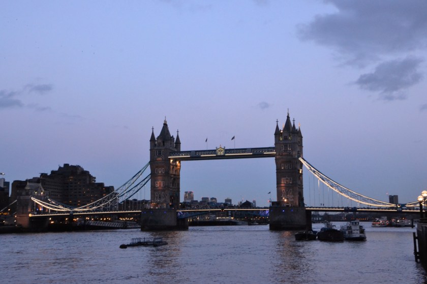 Londres. Tower Bridge. La Nantaise à Paris (1)